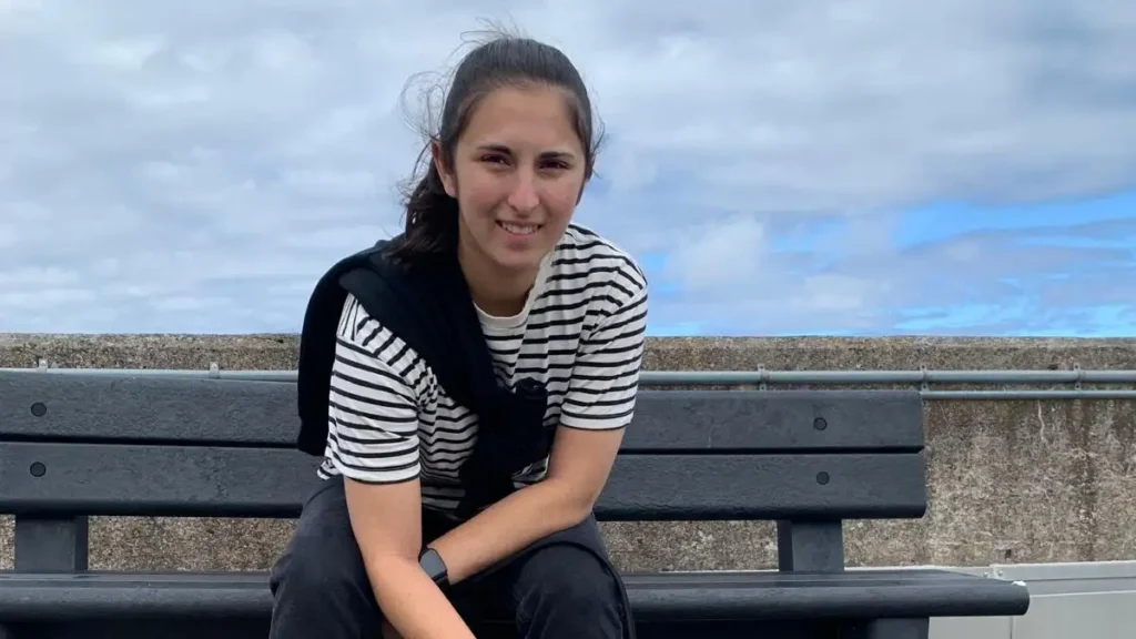 Elina en av dina grannar i Tambour